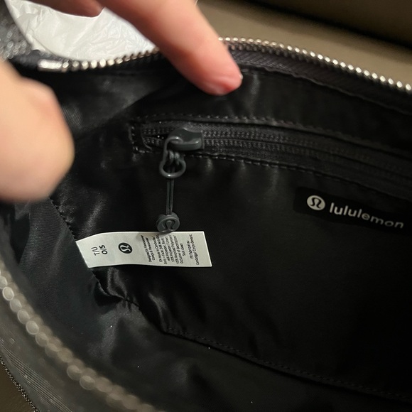 LULULEMON *LIMITED EDITION* City Essentials Small Shoulder Bag 3L
Glitter🩶✨ - Picture 10 of 17